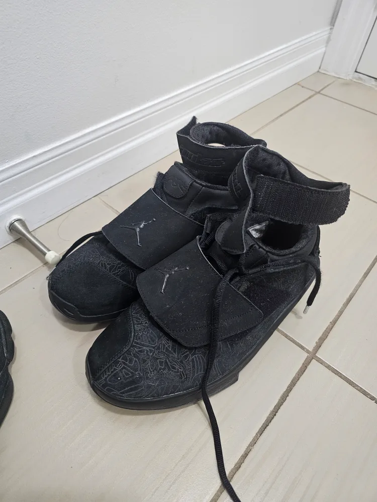 Jordan Black Shoes thumbnail