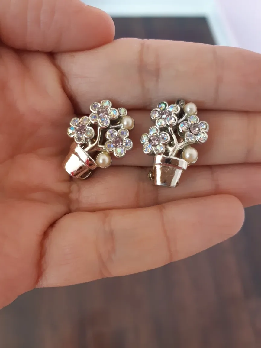 Vintage Flower Pot Clip-on Earrings thumbnail