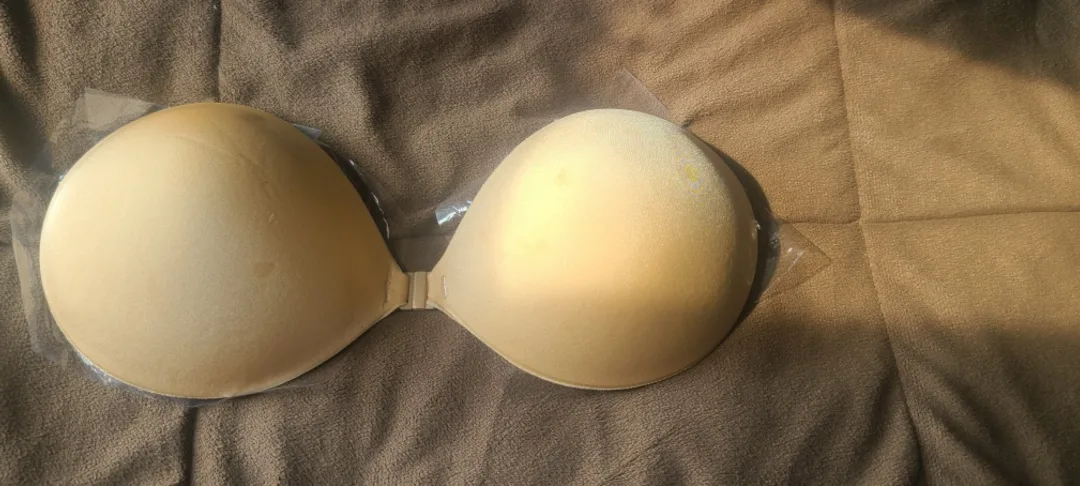 New Beige Strapless Bra - Size D 🇨🇦 image indicator(2)