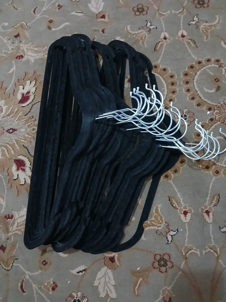 Black Velvet Clothes Hangers 20 pieces 💛 thumbnail