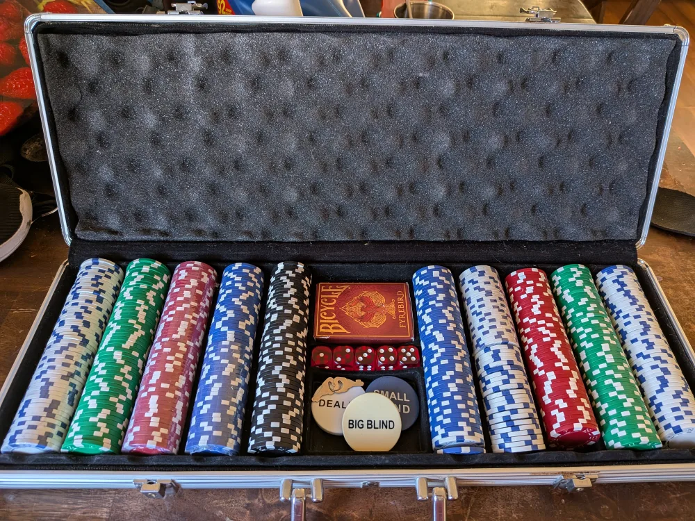 Poker Set in Aluminum Case thumbnail