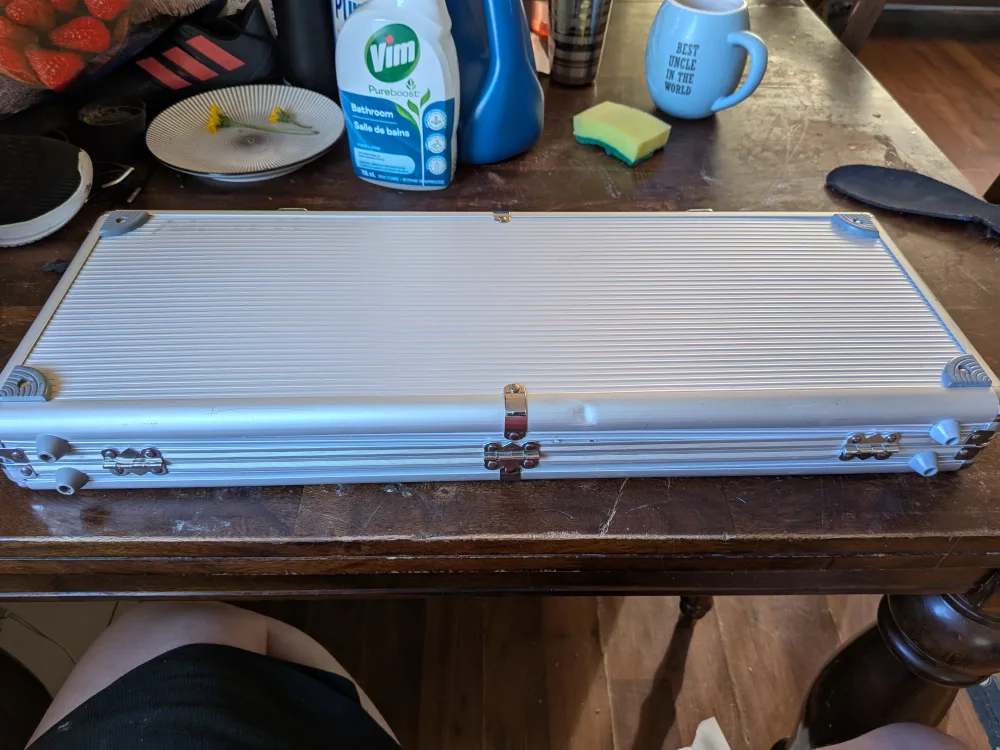 Poker Set in Aluminum Case image indicator(3)