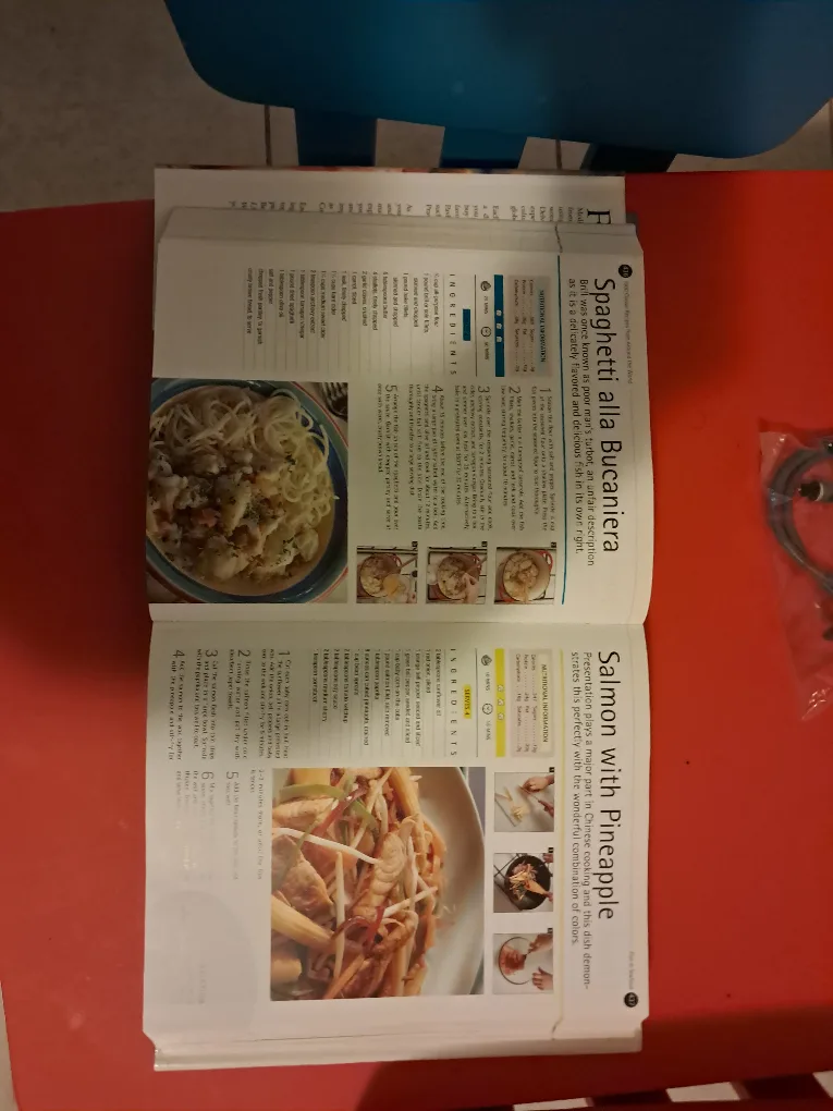 1000 Classic Recipes from Around the World Cookbook image indicator(2)