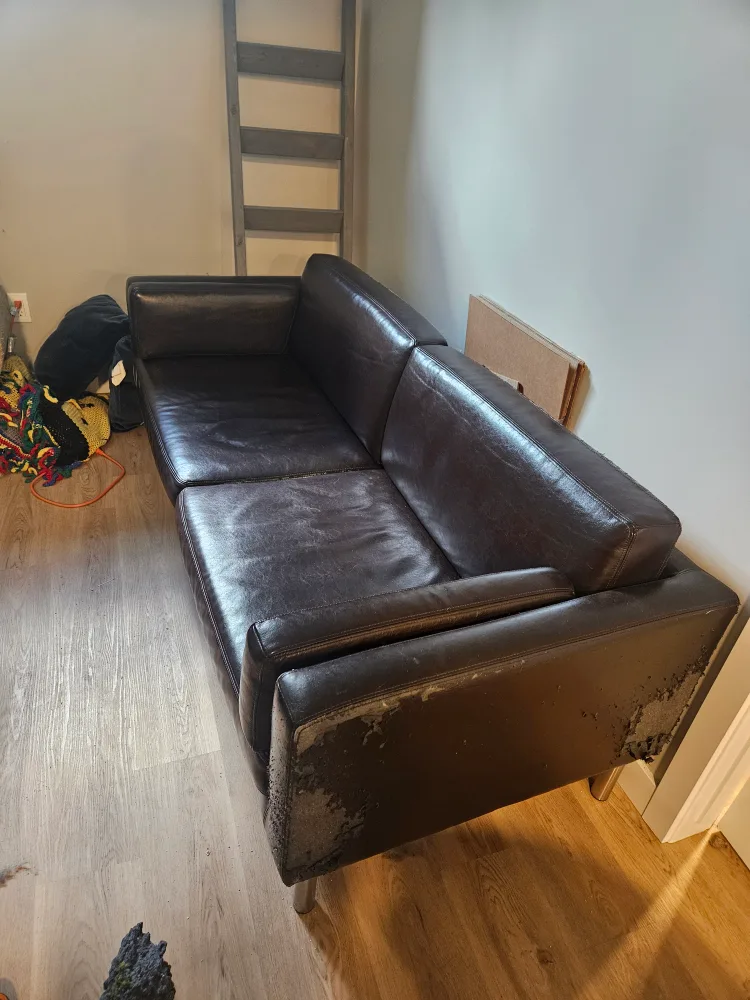 Brown Leather Couch - FREE thumbnail