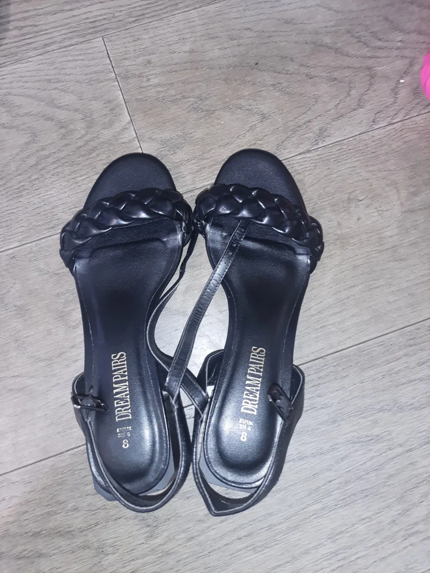 Dream Pairs Black Braided Heels - Size 8 🇨🇦 thumbnail