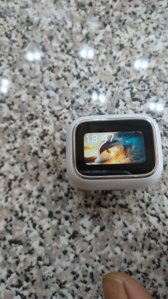 White Unknown Brand Earbud Case
