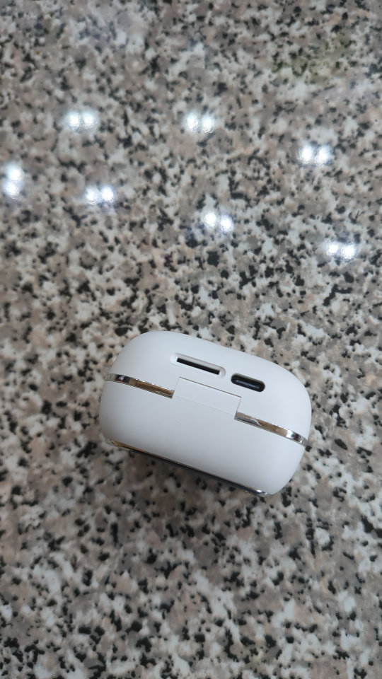 White Unknown Brand Earbud Case - photo 3