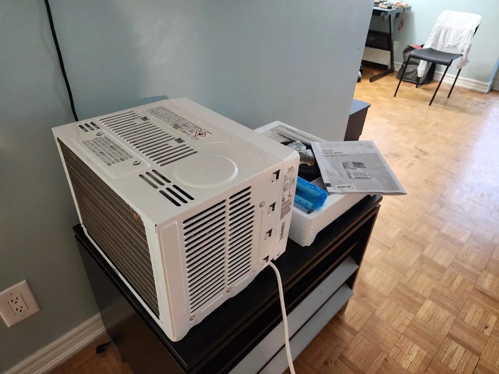 Midea 5,000 BTU Room Air Conditioner - New in Box! image indicator(8)