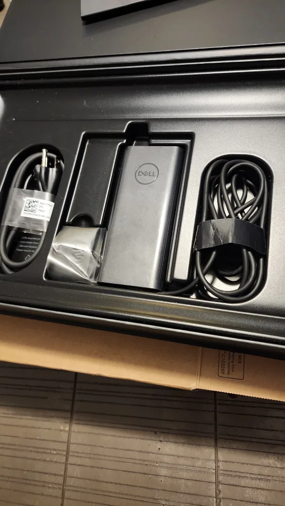 Dell XPS 15 9520 Laptop - i9, 32GB RAM, 1TB SSD, RTX 3050 image indicator(2)