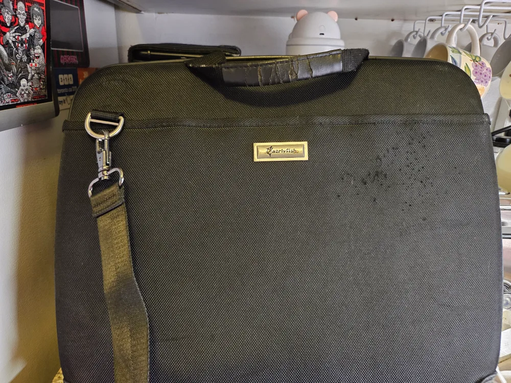 GnarlyFish Laptop Bag Hard Carrying Case, Black 17 inch image indicator(5)