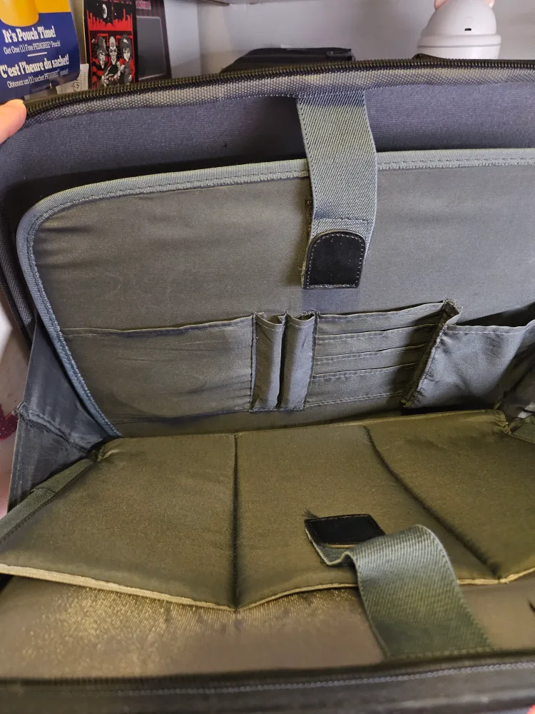 GnarlyFish Laptop Bag Hard Carrying Case, Black 17 inch image indicator(8)