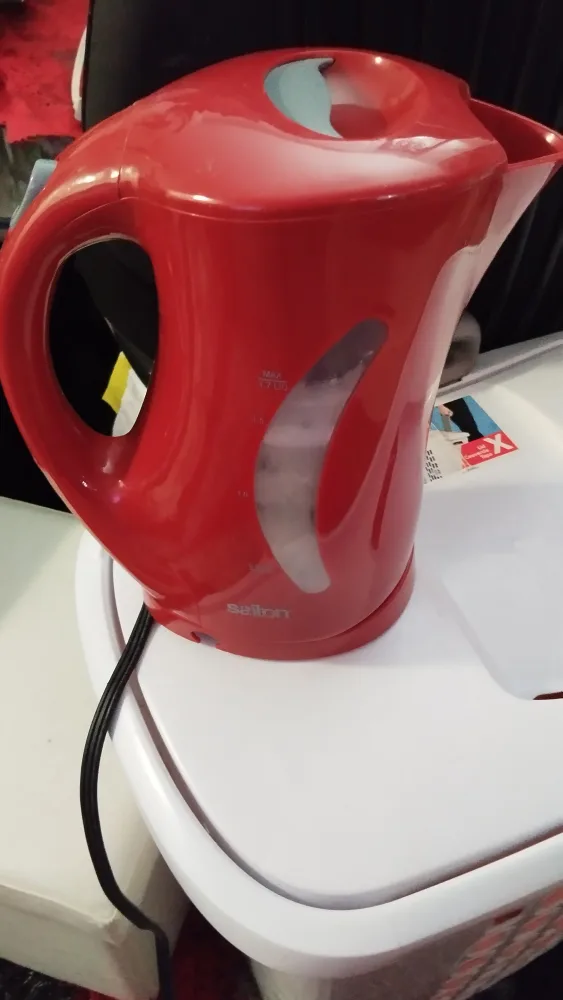Salton Cordless Electric Kettle - Red thumbnail