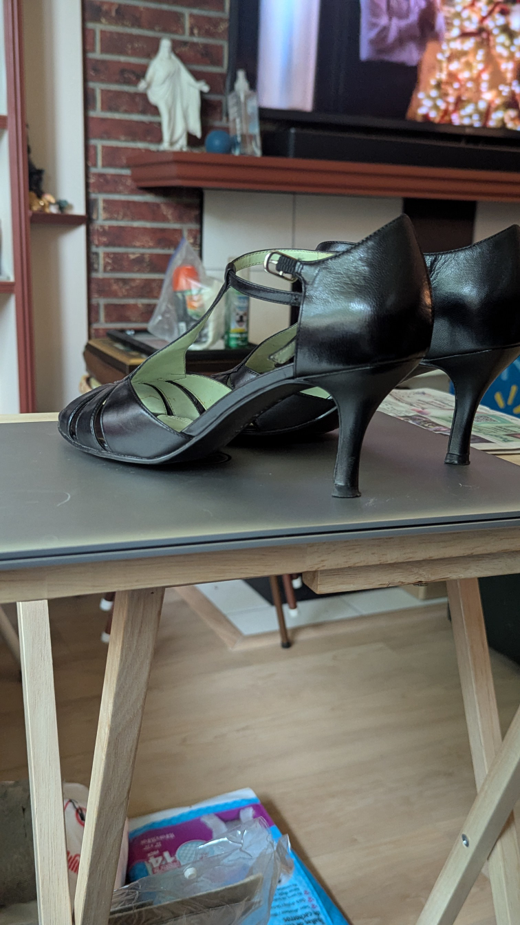 Naturalizer Black Leather Heels - Size 7 - photo 3