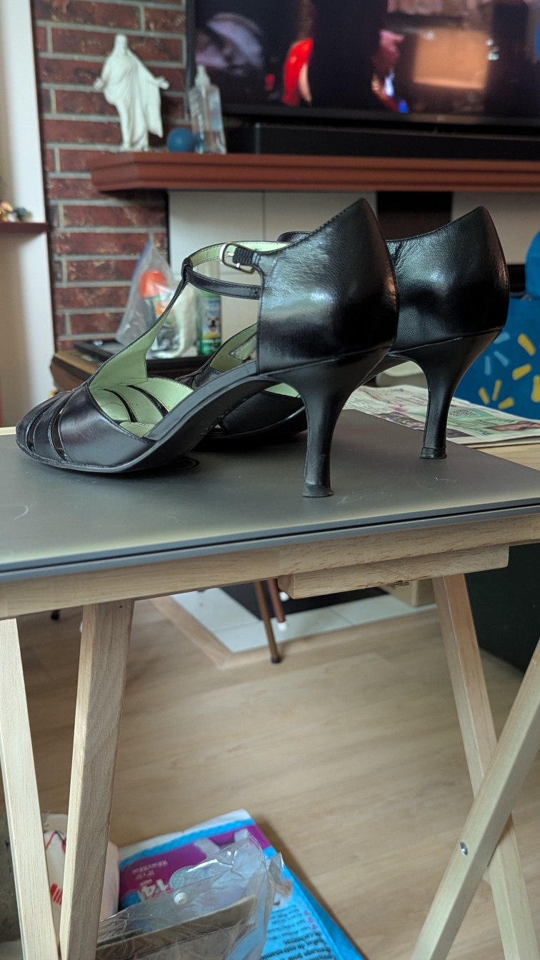 Naturalizer Black Leather Heels - Size 7 - photo 4