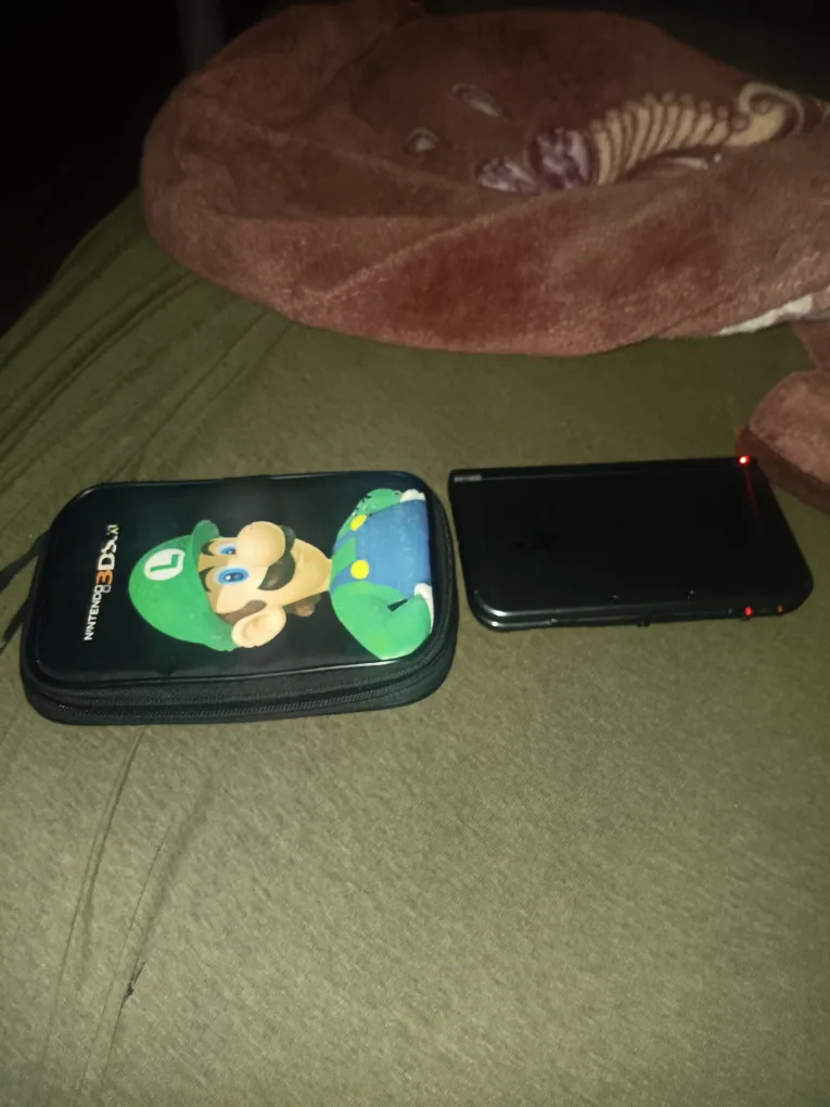 Nintendo 3DS XL Black Handheld Console thumbnail