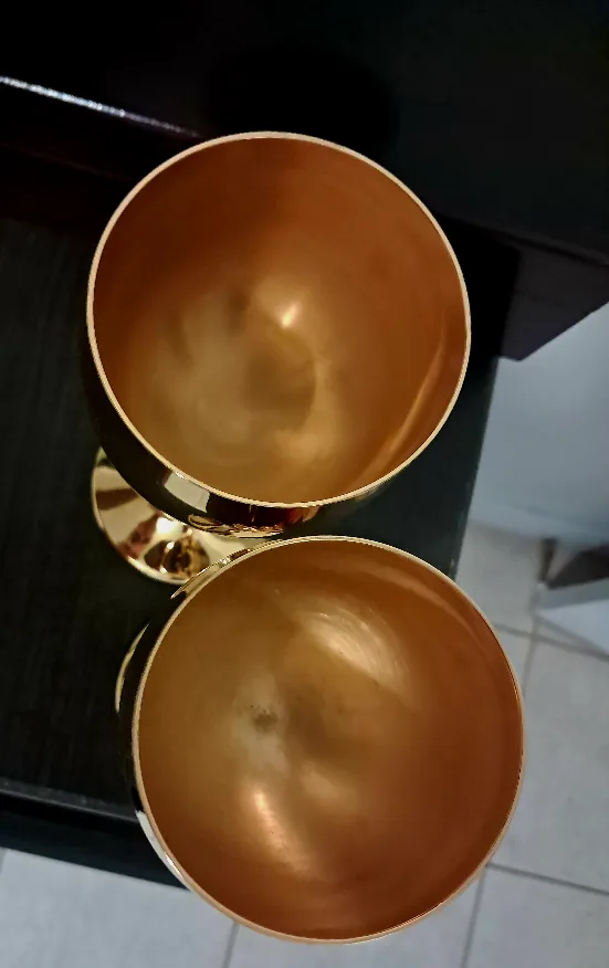 Set of 2 Gold Wine Glasses image indicator(3)