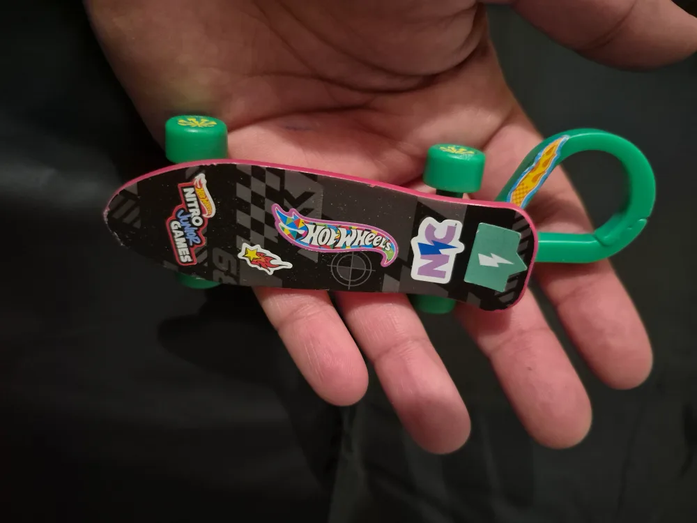 Hot Wheels Skateboard Keychain thumbnail