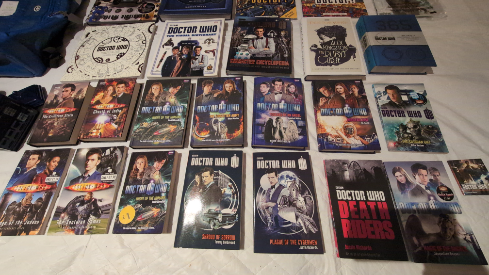 Doctor Who Books, Backpack, Lunchbox & Mug Bundle - photo 4