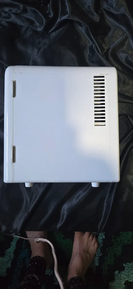 AstroAI Mini Fridge - White image indicator(5)