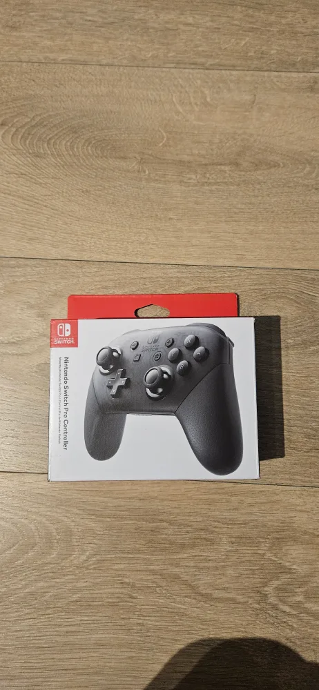 Nintendo Switch Pro Controller - Black thumbnail