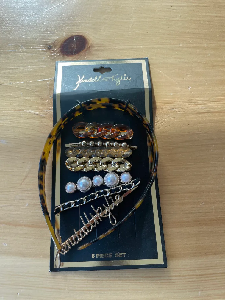 Kendall & Kylie 8-Piece Hair Accessory Set thumbnail
