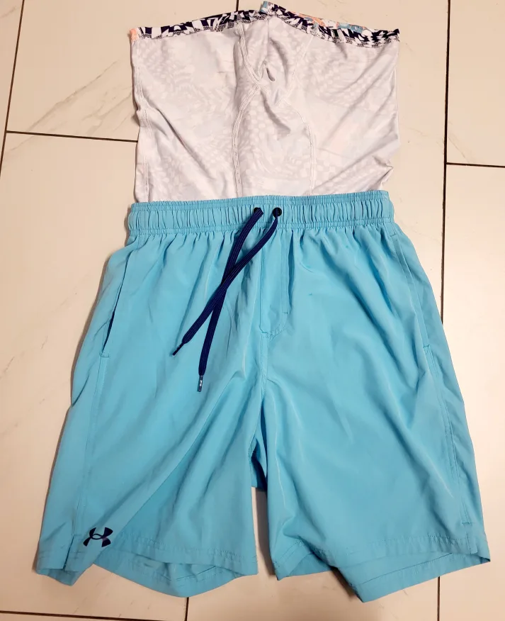 Under Armour Swim Trunks - Size M image indicator(2)