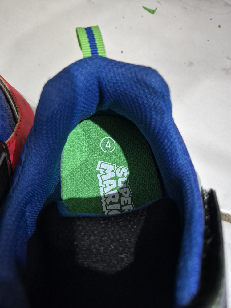 Super Mario & Luigi Kids' Shoes - Size 4 - photo 3