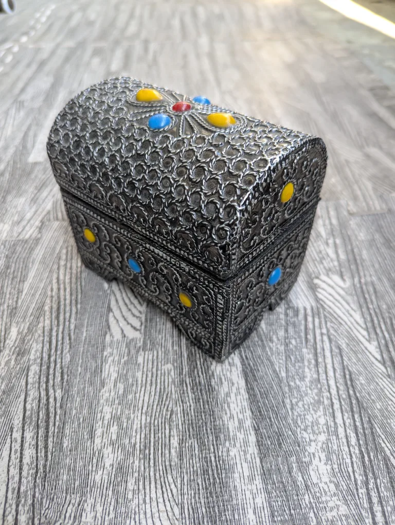 Decorative Silver Metal Trinket Box thumbnail