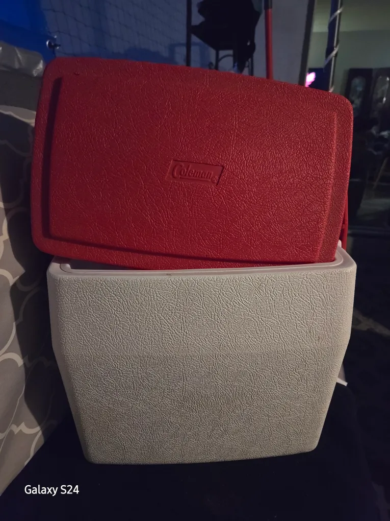 Coleman Lunch Cooler image indicator(2)