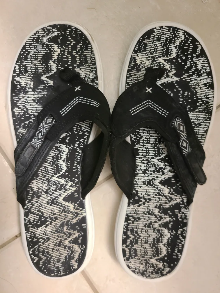 Reef Black/White  or Silver good quailty 2-8$ Size 9 🇨🇦 thumbnail