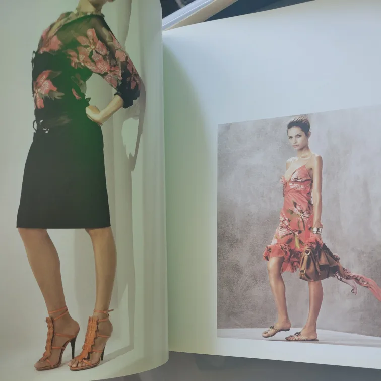 Roberto Cavalli S/S 05 Fashion Book image indicator(3)