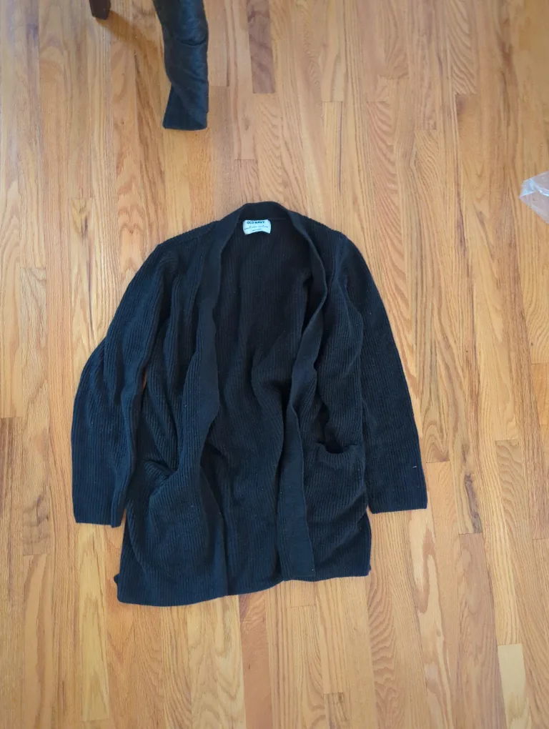 Old Navy Black Cardigan 🇨🇦 thumbnail