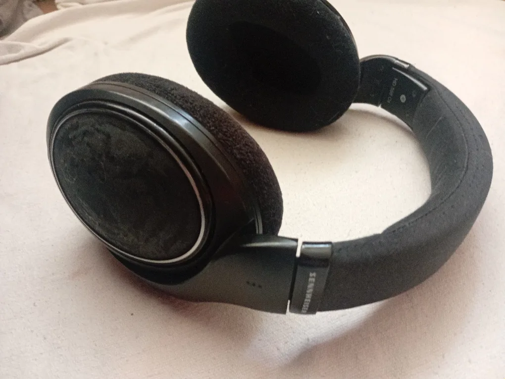 Sennheiser HD 598 Cs Headphones thumbnail