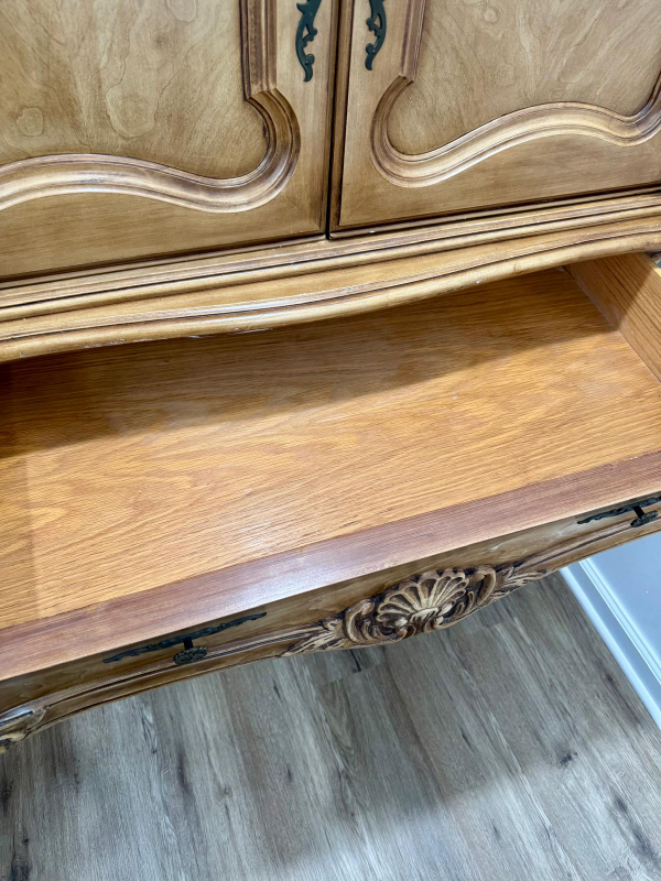 Vintage French Provincial Armoire/Wardrobe - photo 5
