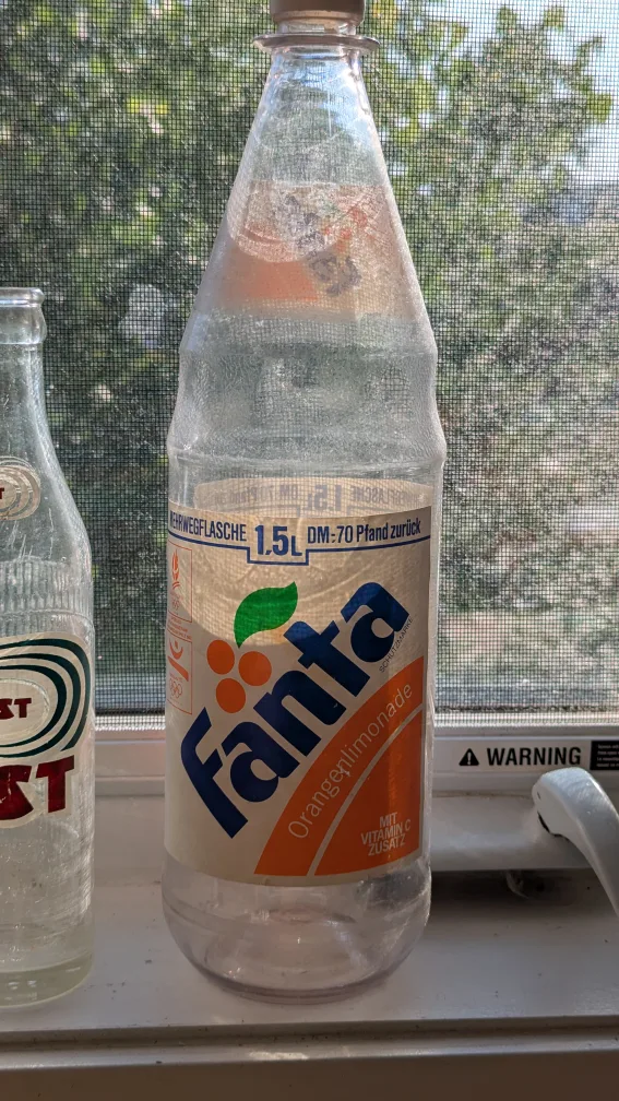 Vintage Kik Flirt Kist Fanta bottles 🇨🇦 image indicator(5)