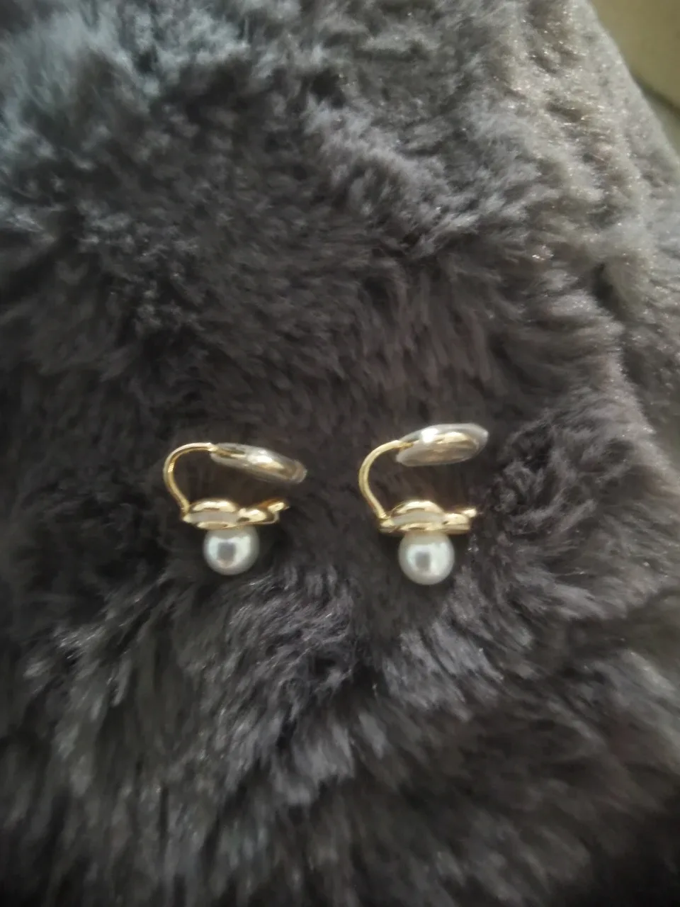 Pearl Flower Clip-on Earrings thumbnail