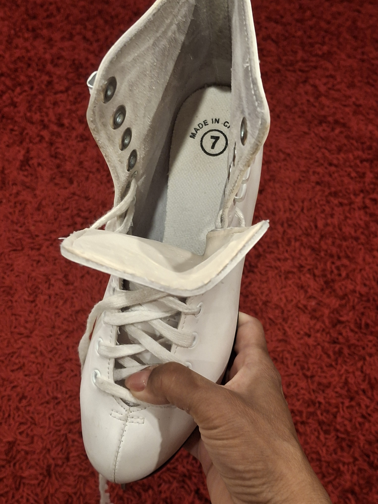 White Figure Skates - Size 7 - photo 2