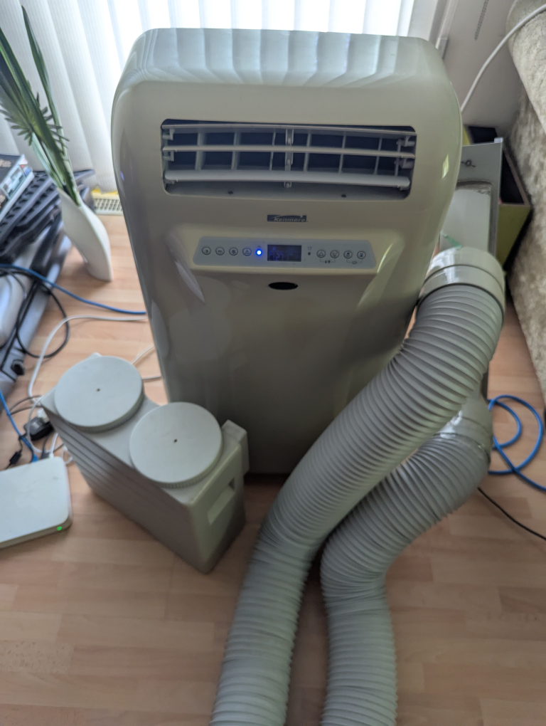 READ AD: AS IS portable air condition not function properly