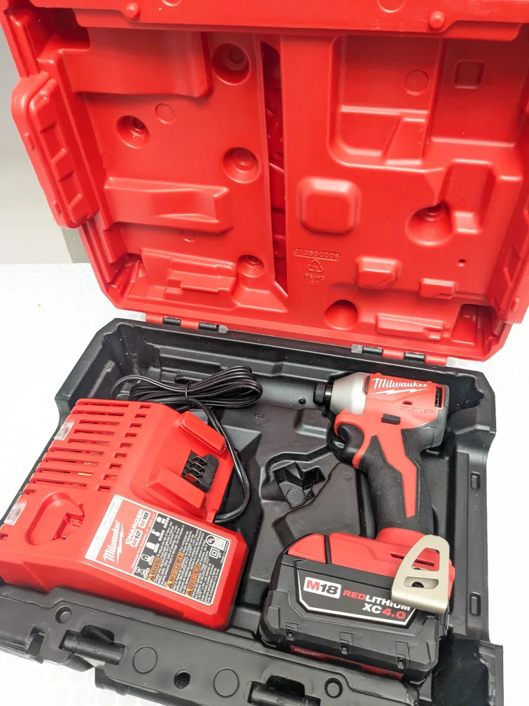 M18 Milwaukee ULTRA-COMPACT 3speed Impact Drill Contractor Set image indicator(2)