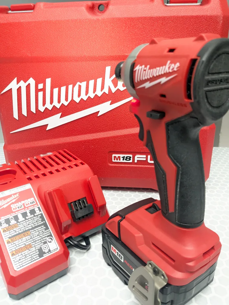 M18 Milwaukee ULTRA-COMPACT 3speed Impact Drill Contractor Set image indicator(3)