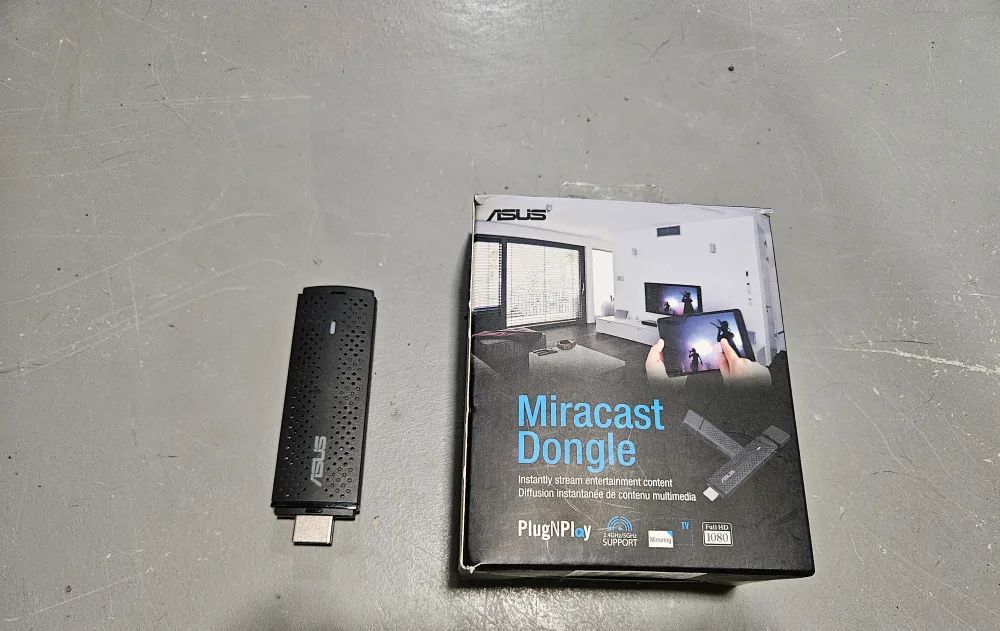 ASUS Miracast Dongle - New in Box thumbnail
