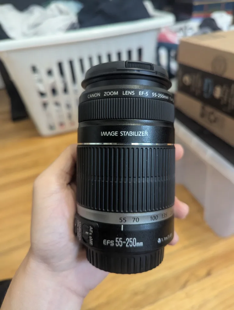 Canon EF-S 55–250mm f/4–5.6 IS (LIKE NEW)