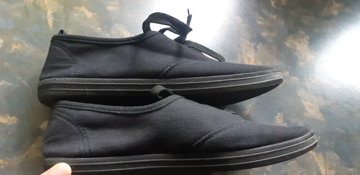 Women's slip on shoes image indicator(2)