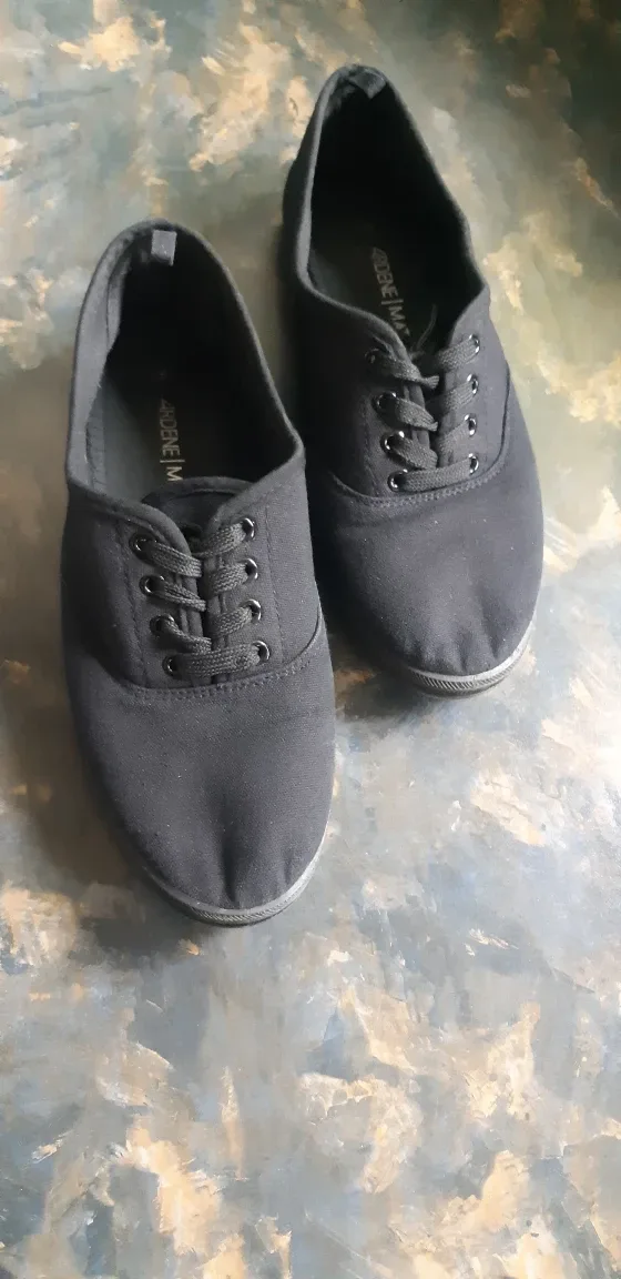 Women's slip on shoes image indicator(3)