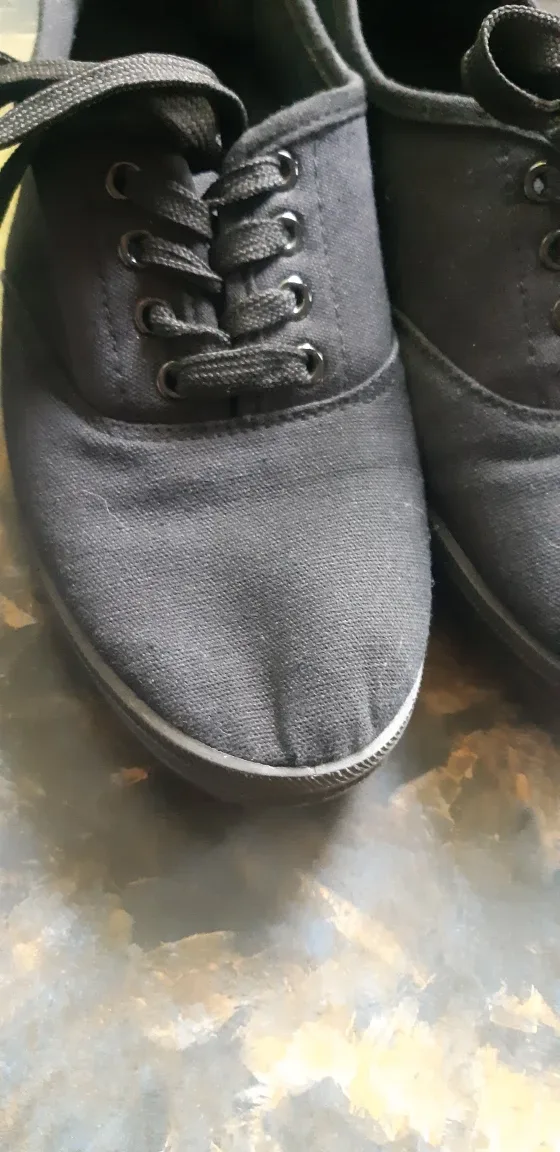 Women's slip on shoes image indicator(4)