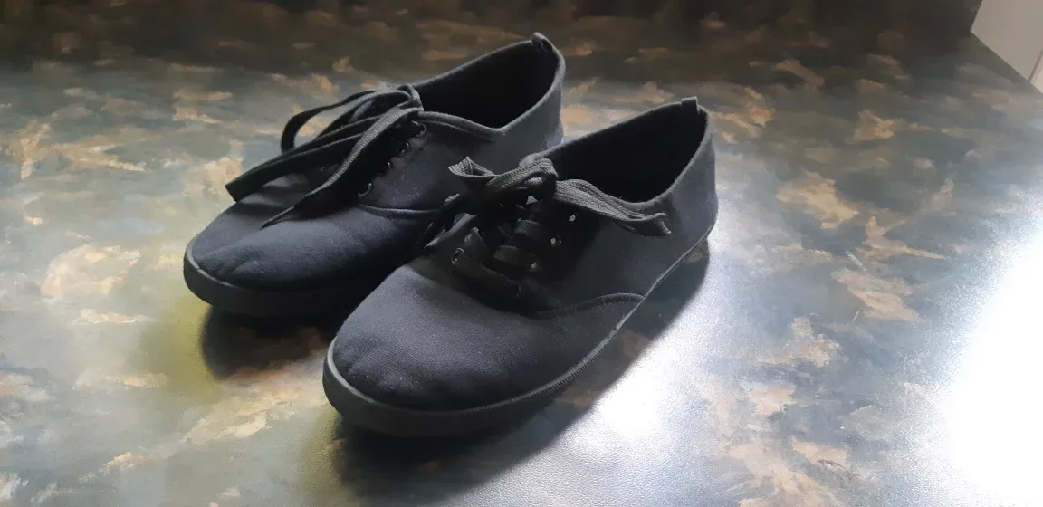 Women's slip on shoes image indicator(5)