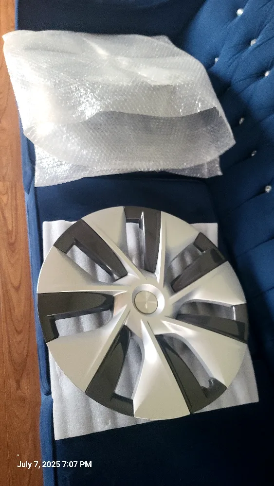 Tesla Model Y Wheel Cover Hubcaps Almost New thumbnail