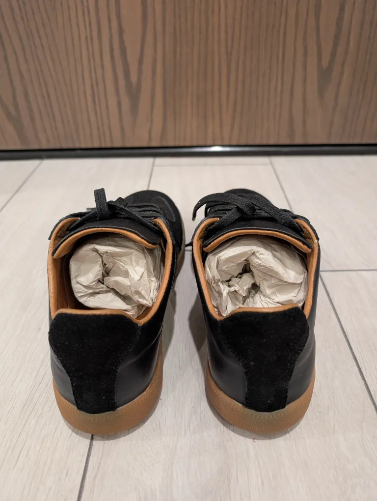 NEW: Men's Black Leather & Suede Sneakers- Size 9 image indicator(2)