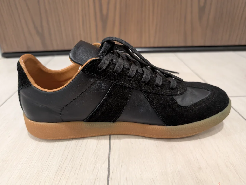 NEW: Men's Black Leather & Suede Sneakers- Size 9 image indicator(4)