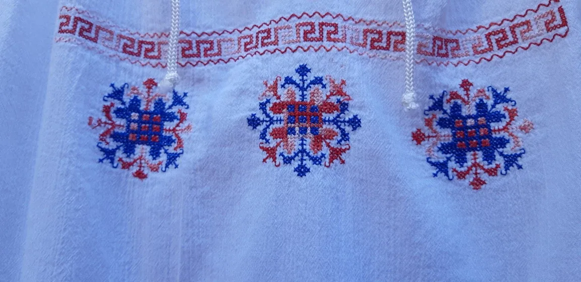 Ukrainian style top/ tunic - XL youth/ XS women's image indicator(4)